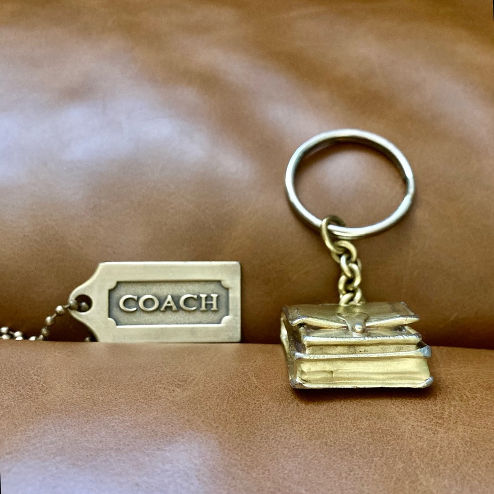 SOLID BRASS VERY RARE Vintage Coach Station Bag Brass Coach keychain - Picture 5 of 7